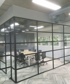 Vách kính phòng họp khung nhôm Xingfa